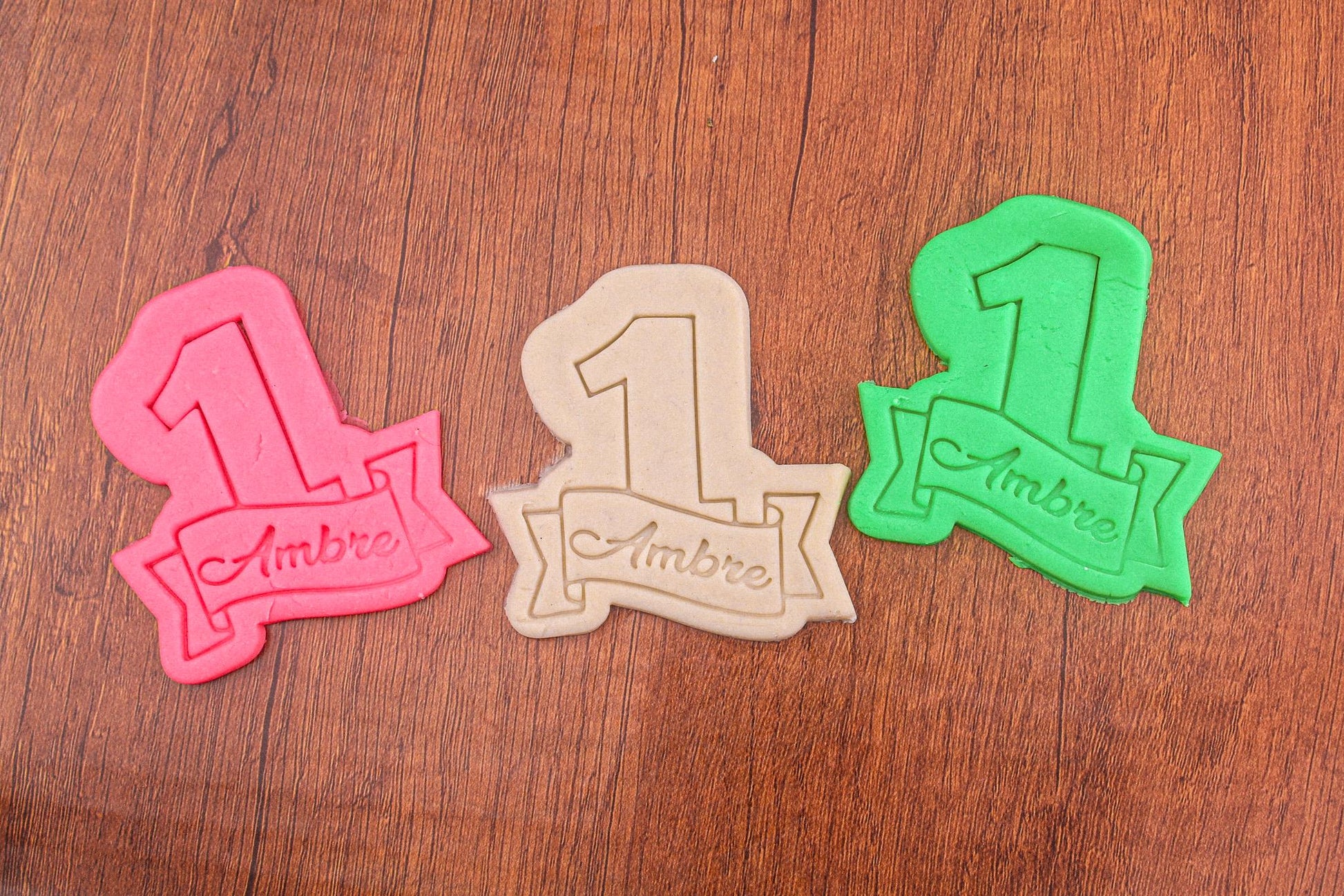 Emporte-pièce Chiffre Personnalisé avec Prénom - Découpe Biscuits d'Anniversaire Unique, Cadeau Parfait pour Fêtes et Moments Spéciaux