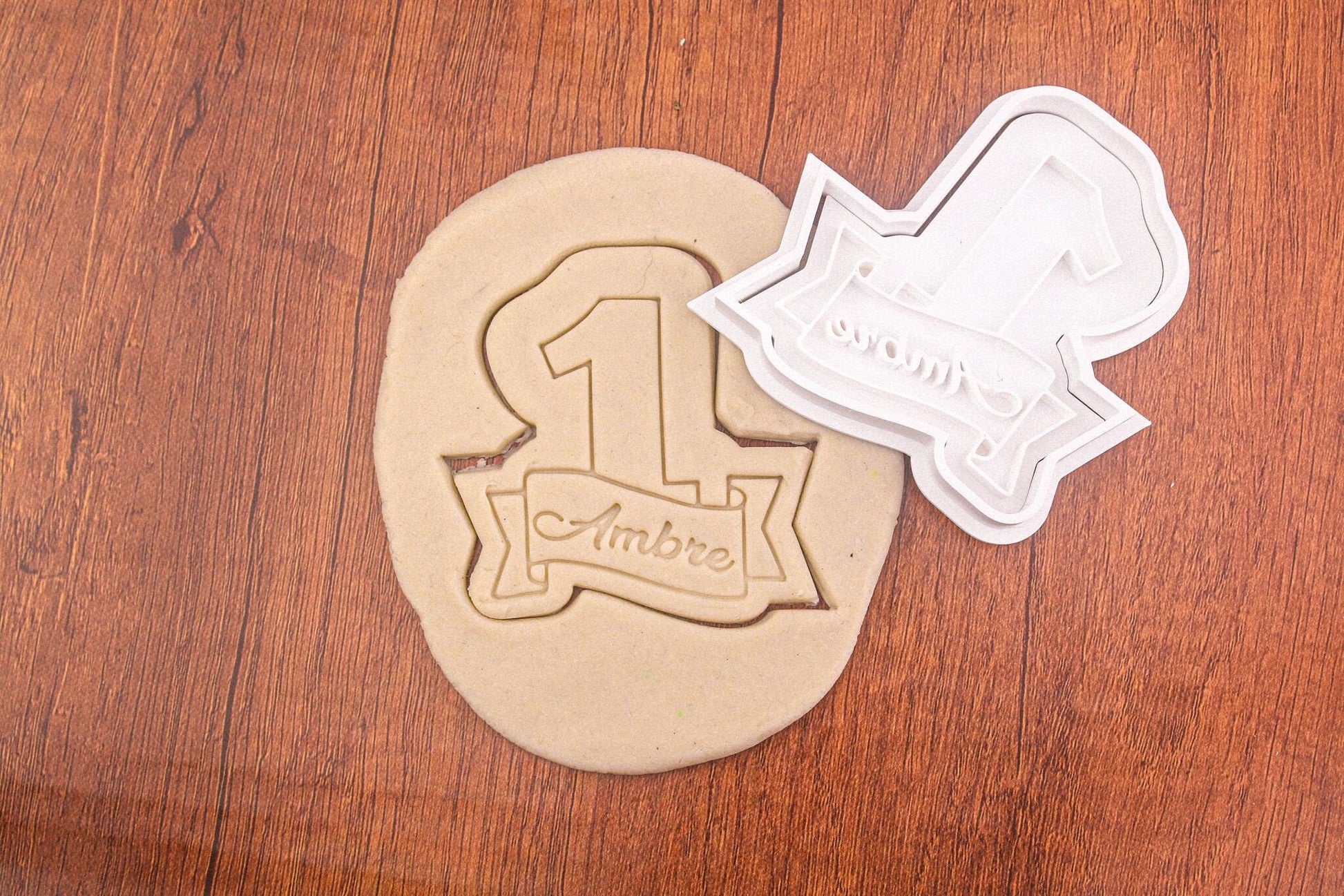 Emporte-pièce Chiffre Personnalisé avec Prénom - Découpe Biscuits d'Anniversaire Unique, Cadeau Parfait pour Fêtes et Moments Spéciaux