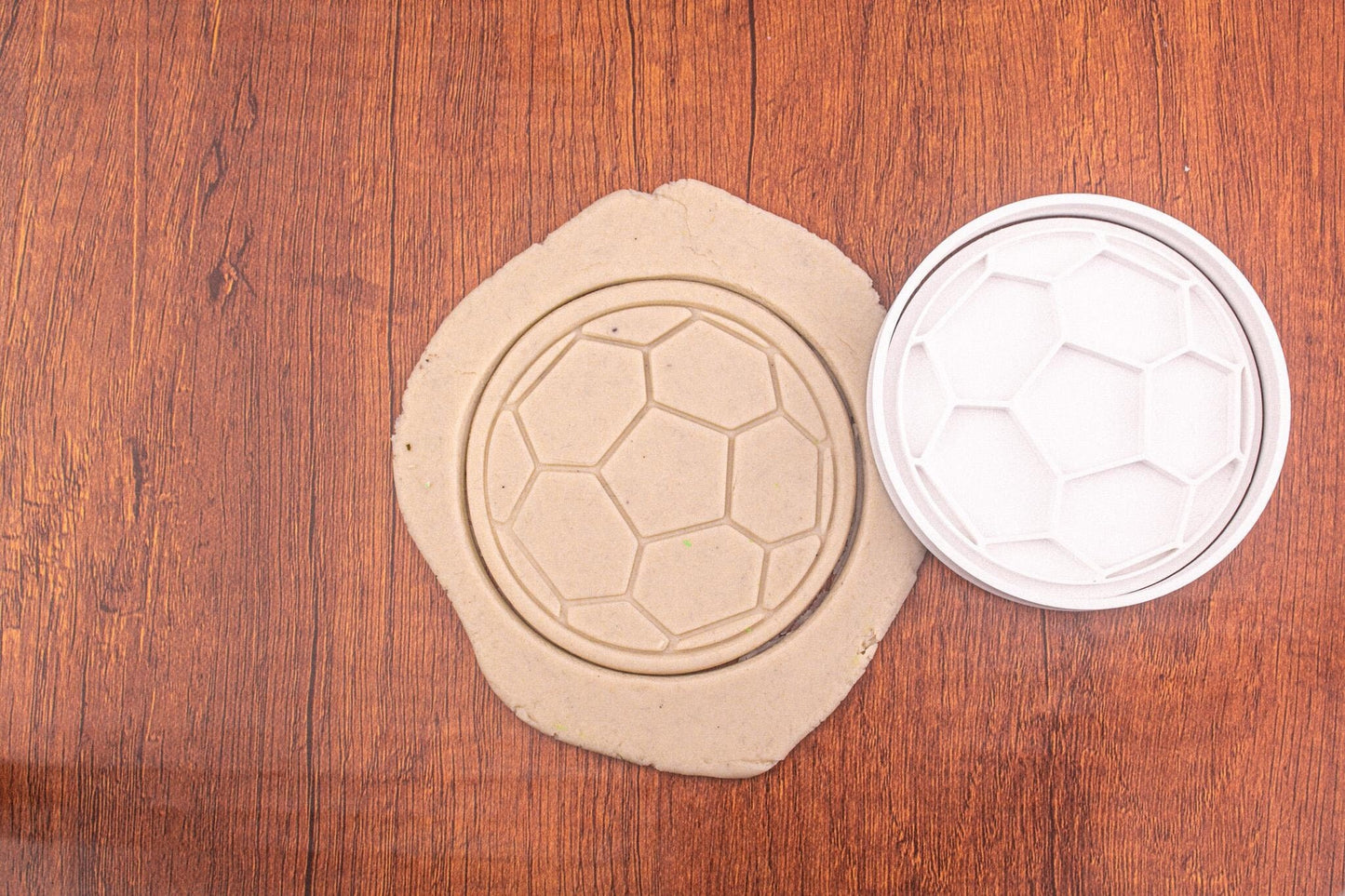 Emporte-pièce Ballon de Football Découpe Biscuits Sport Accessoire Pâtisserie Idéal pour Anniversaires, Fêtes de Supporters Thèmes Sportif