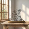 Sculpture Joueur de Curling Line Art | Décoration Minimaliste Sport d'Hiver | Cadeau Fan de Curling | Silhouette Trait Continu | Art Glace