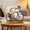 Gemini_Generated_Image_f1d30vf1d30vf1d3 Cadeau cycliste personnalisé – Sculpture vélo 3D sur socle en bois