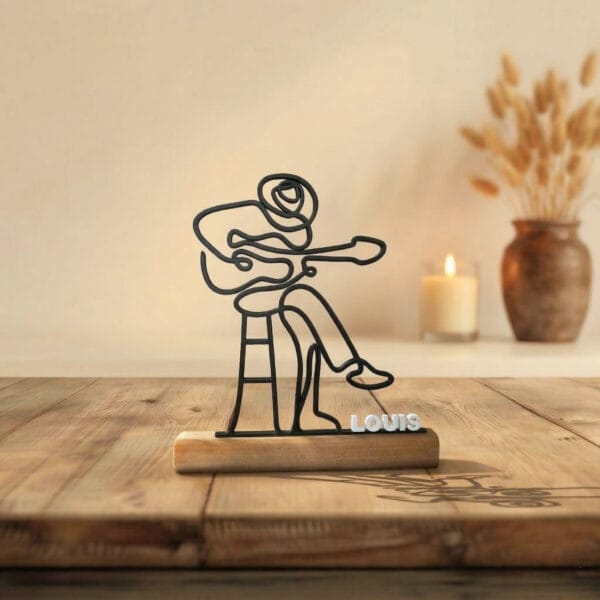 Cadeau guitariste : sculpture de guitariste imprimée en 3D, fixée sur un socle en bois Cadeau guitariste : sculpture de guitariste imprimée en 3D, fixée sur un socle en bois