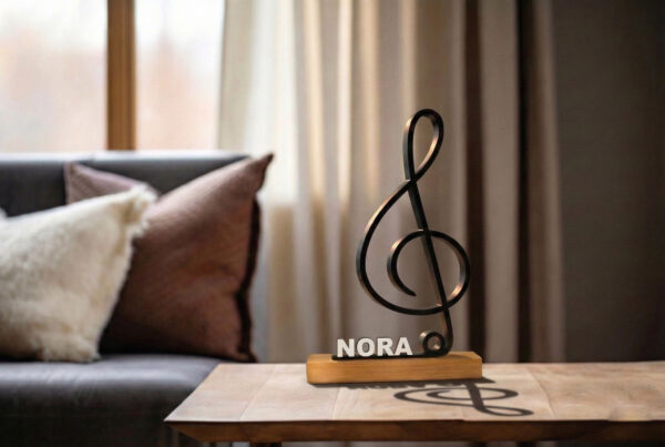Cadeau musicien – Clé de sol 3D personnalisable sur socle en bois Cadeau musicien – Clé de sol 3D personnalisable sur socle en bois