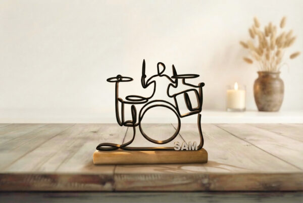 Cadeau pour batteur : sculpture de batteur imprimée en 3D sur socle en bois, Cadeau pour batteur : sculpture de batteur imprimée en 3D sur socle en bois,