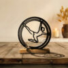 Cadeau roue allemande : sculpture de gymnaste dans sa roue, imprimée en 3D, sur socle en bois